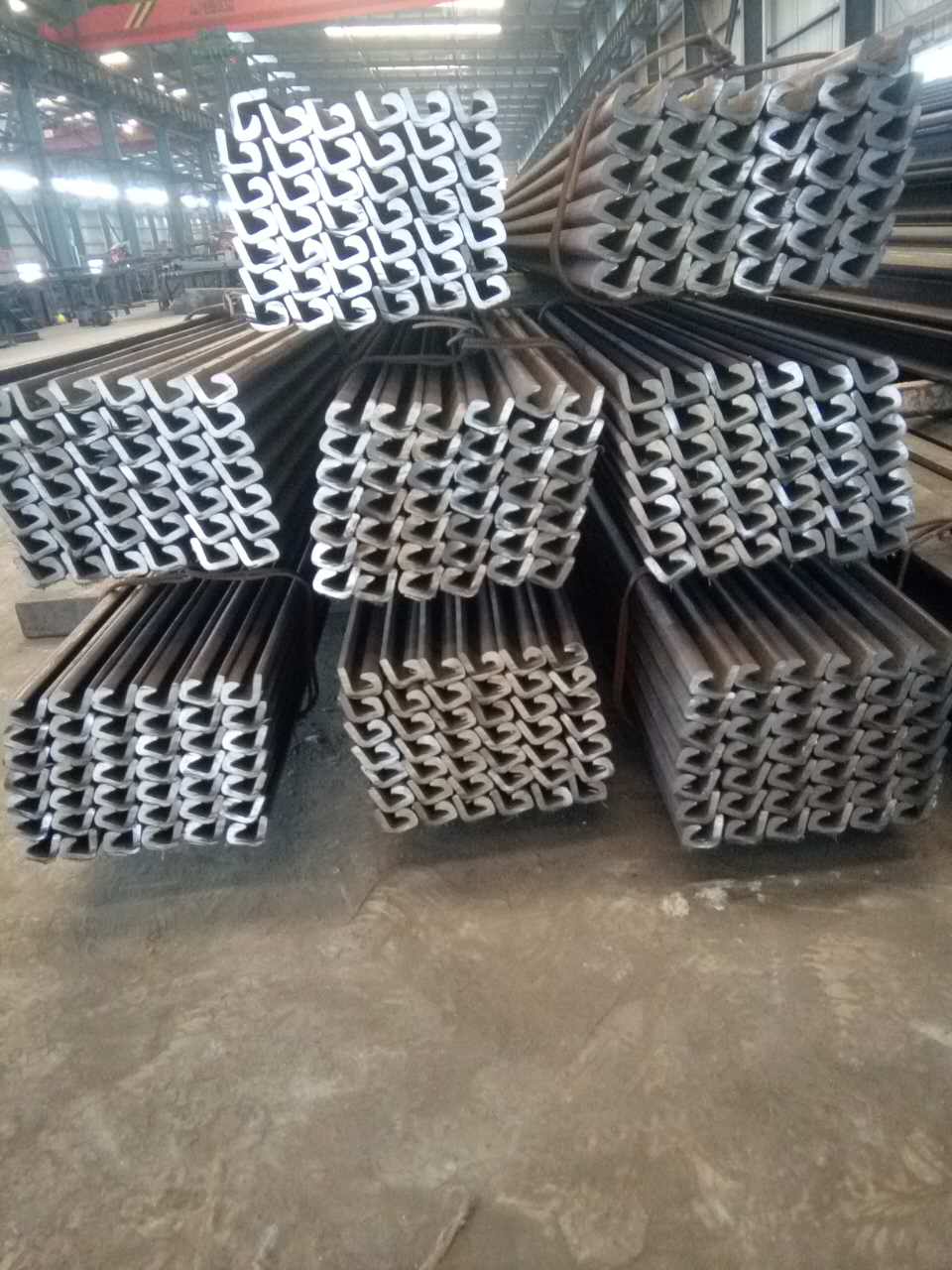 熱軋鎖扣堆放2 熱軋鎖扣堆放2